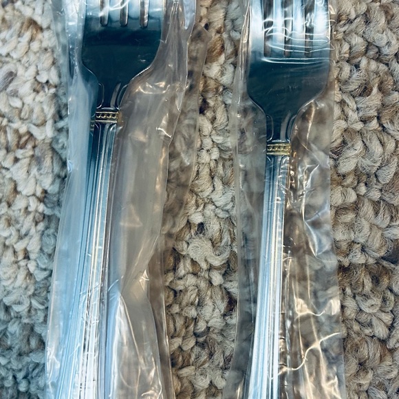NEW VINTAGE 46 PIECE ESTIA GOTHIC GOLD ACCENT STAINLESS STEEL FLATWARE (KOREA) - Picture 4 of 11